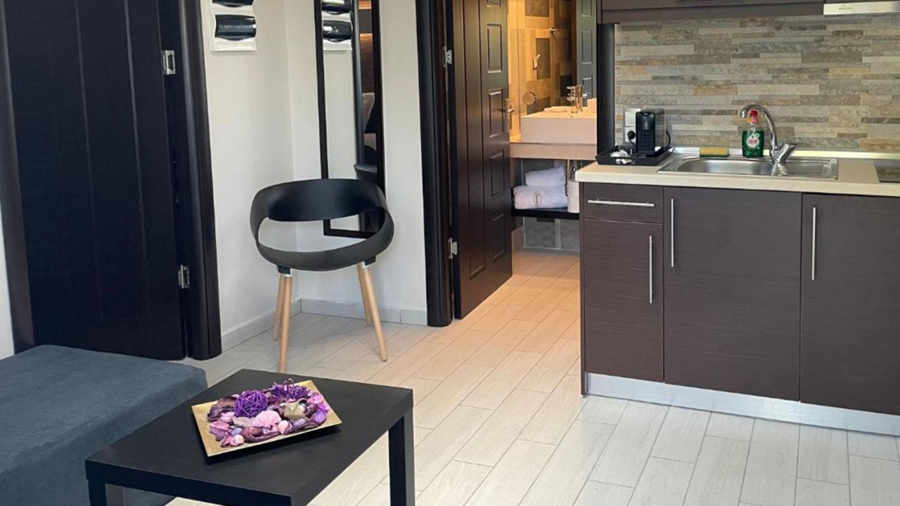 Luxrooms Ofrínion エクステリア 写真